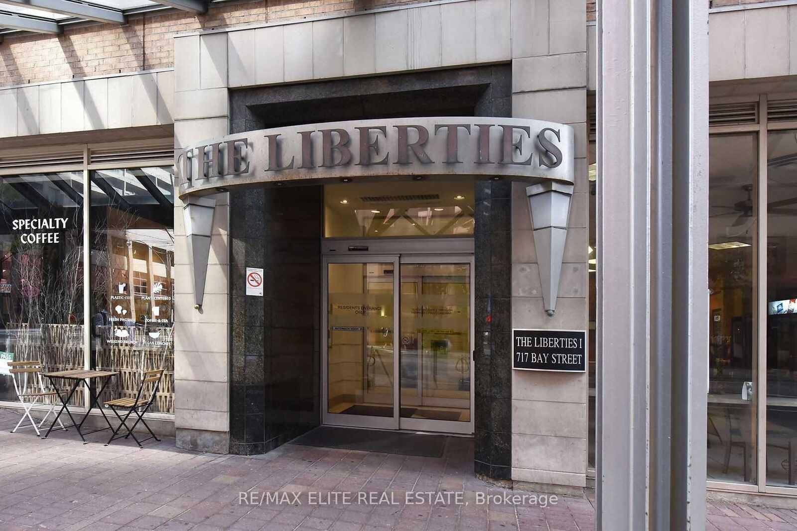 Property Photo: 717 Bay Street 404 ON M5G 2J9