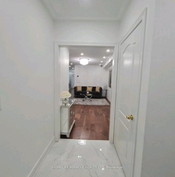 Property Photo:  7153 Village Walk  ON L5W 1X2 