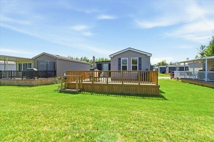 1235 Villiers Line 13 Lambton Avenue — photo 1