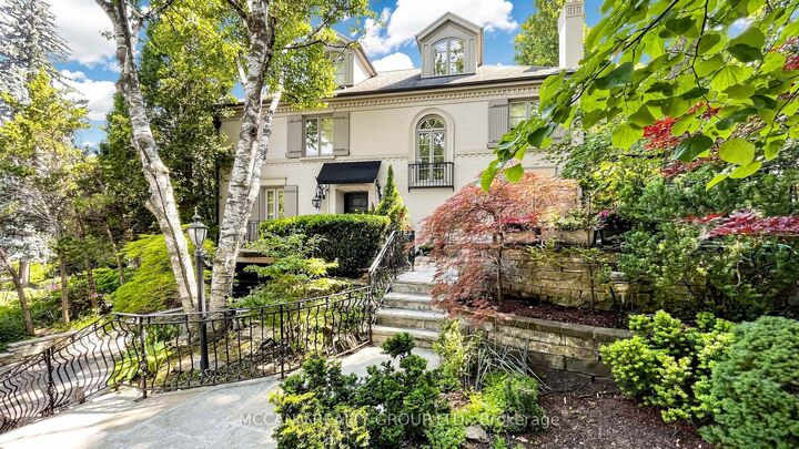 Property Photo: 27 Strathgowan Crescent ON M4N 2Z6