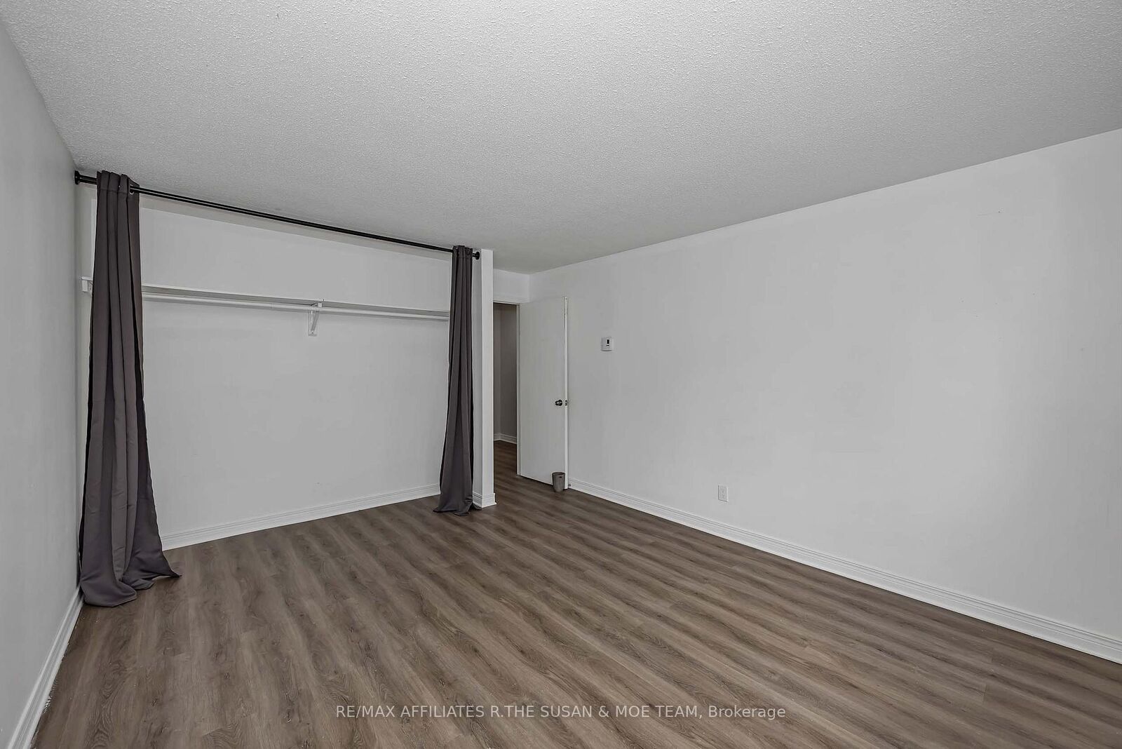 Property Photo: 500 Fenerty Court 6 ON K2L 3B1