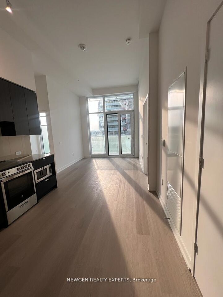 Property Photo: 3883 Quartz Road 605 ON L5B 0M4