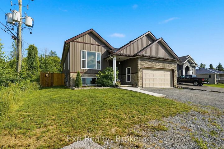 Property Photo:  818 Palace Road  ON K7R 3L2 