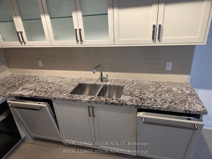 Property Photo: 505 Glencairn Avenue 206 ON M6B 0B2