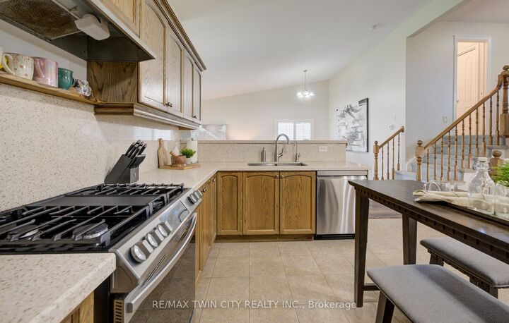 Property Photo:  18 Cherry Avenue  ON L0R 2A0 