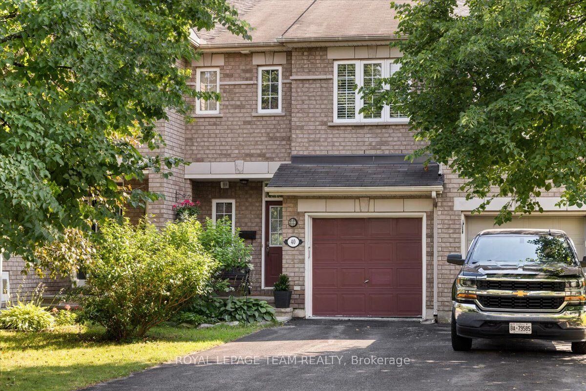 Property Photo:  40 Saddlesmith Circle  ON K2M 2Y9 