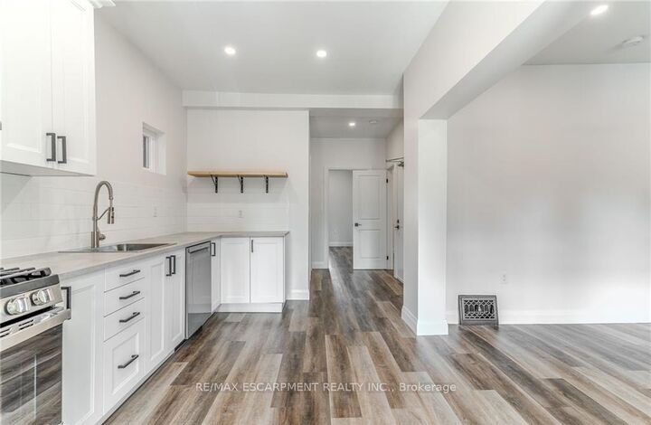 Property Photo:  50 Burris Street 1  ON L8M 2J4 