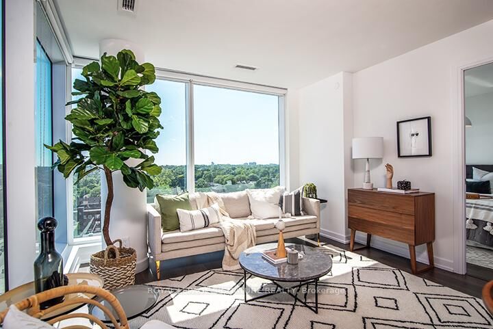 Property Photo:  18 Erskine Avenue 2509  ON M4P 0C9 