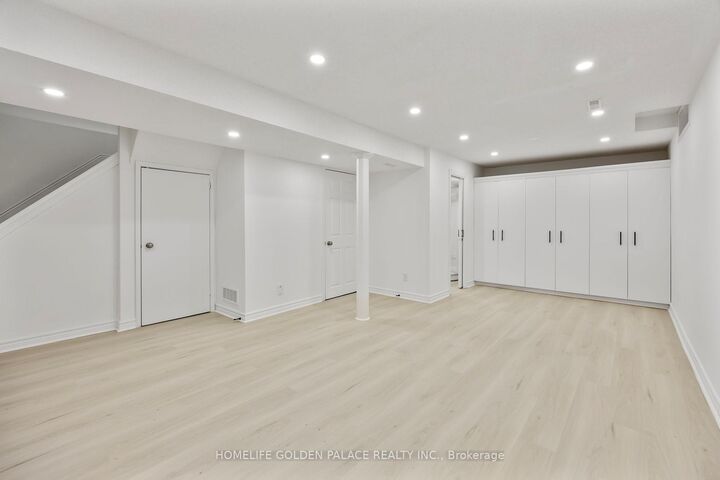 Property Photo: 36 Moonlight Lane ON L4C 8K4