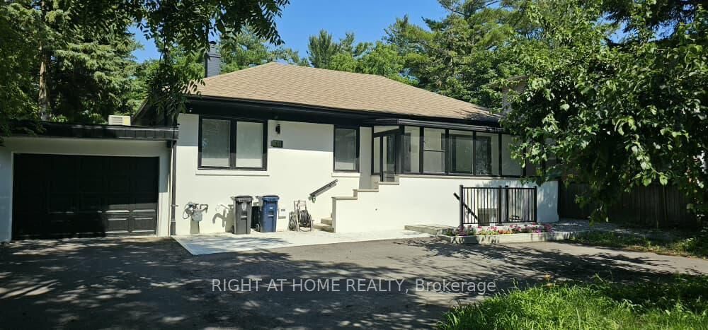 Property Photo: 61 Glady's Road Unit 3 ON M1C 1C7