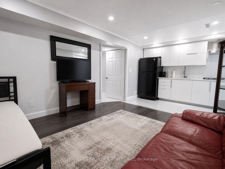 Photo de la propriété:  49 Red Robin Way 5  ON M2R 3K6 