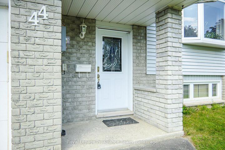 Property Photo: 44 Ireland Drive ON K8V 5X3