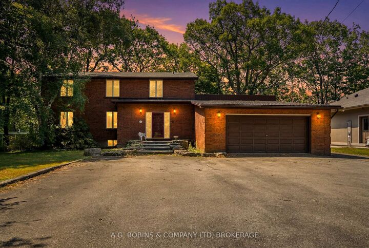 Property Photo: 559 Lakeshore Road E ON L3K 5V3