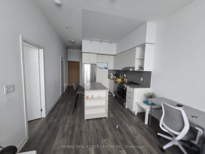 Property Photo: 2520 Eglinton Avenue W 403 ON L5M 0Y4