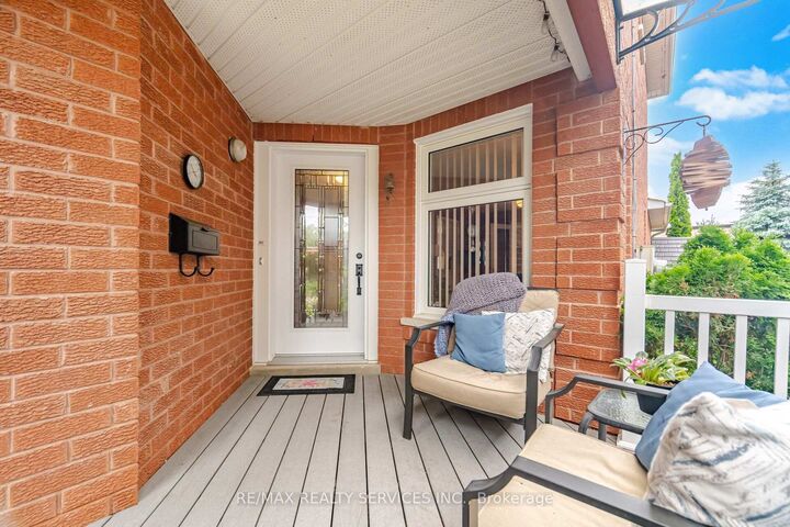 Property Photo: 30 Henderson Crescent ON L9R 1Y3