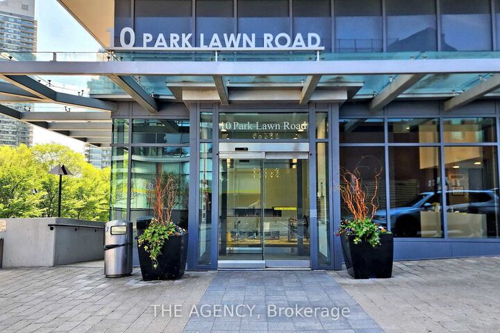 Property Photo:  10 Park Lawn Road Lph09  ON M8Y 3H8 