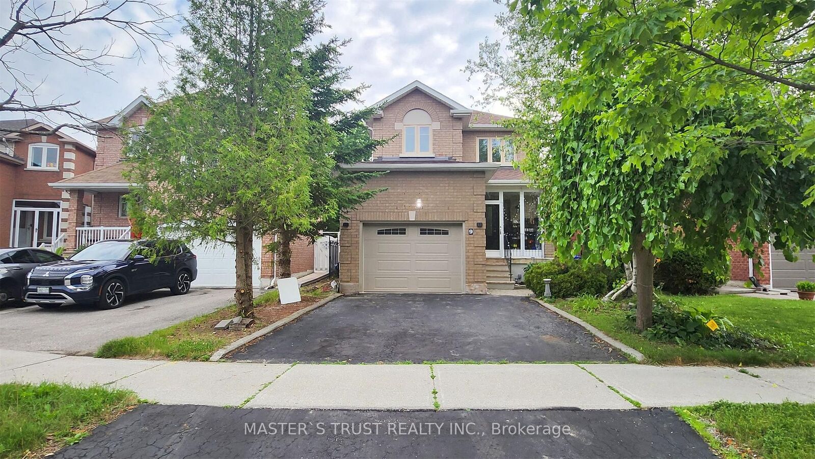 Property Photo: 9 Springer Drive ON L4C 0E9