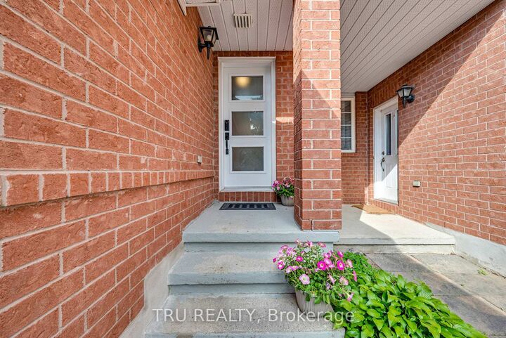 Property Photo:  27 Celebration Street  ON K2C 4A6 