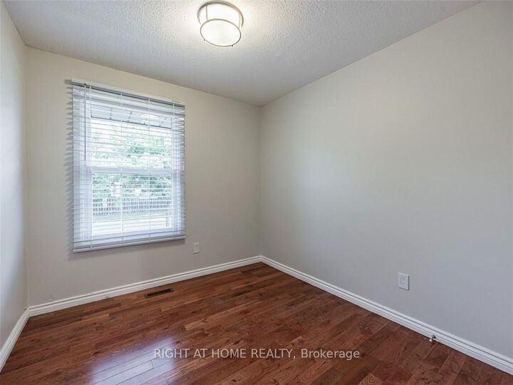 Property Photo:  6913 Shelter Bay Road Upper  ON L5N 1T8 