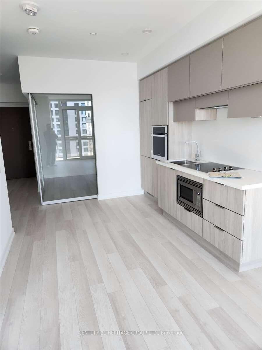 Property Photo:  39 Roehampton Avenue 2402  ON M4P 0G1 