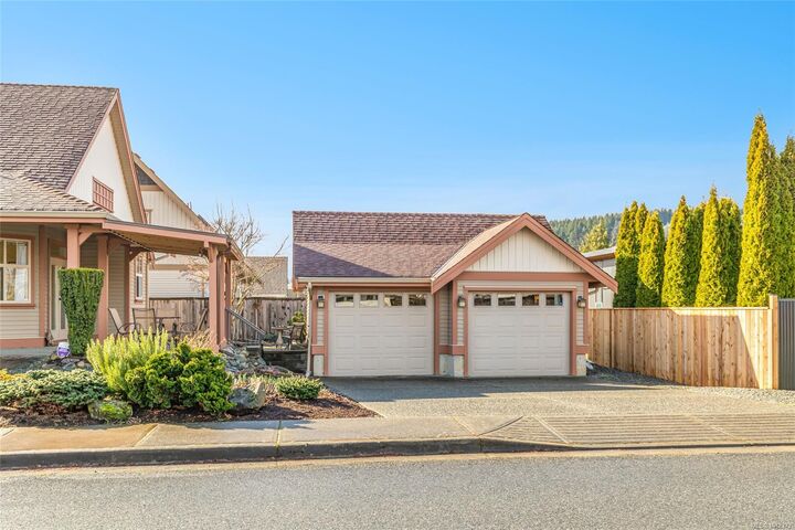 Property Photo: 421 Poets Trail Dr BC V9R 7B1