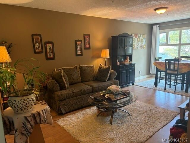2527 Quadra St #307 — photo 1