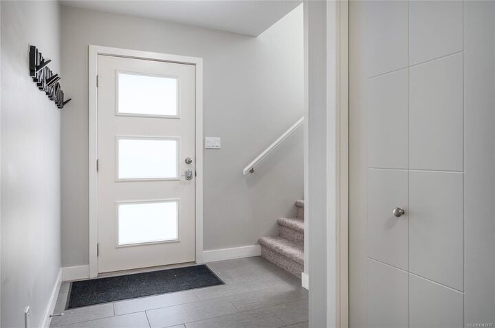 Property Photo: 541 Marisa St BC V9R 0H5