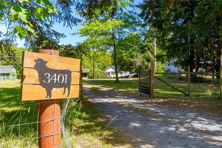 Property Photo: 3401 River Rd BC V0R 1K3