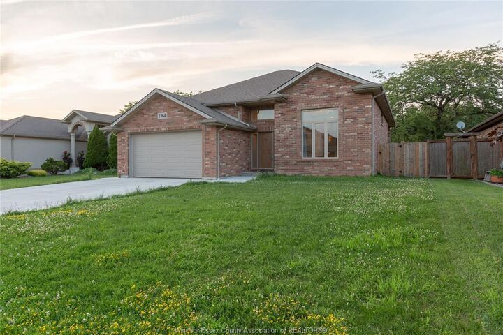 1364 Matthew Crescent — photo 1
