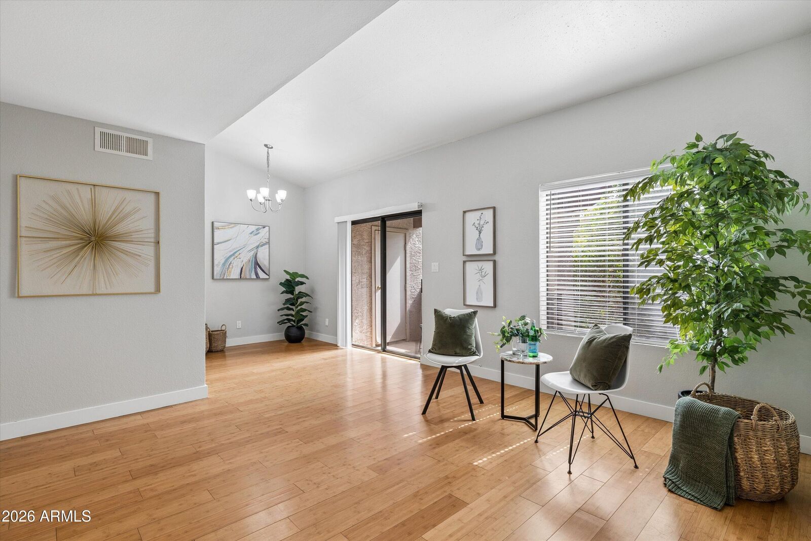 Property Photo:  3102 E Clarendon Avenue 206  AZ 85016 