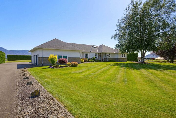 Property Photo: 40406 No. 3 Road BC V3G 2R6