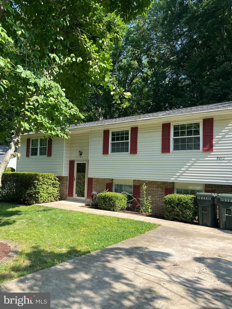 Property Photo: 9812 Oleander Avenue VA 22181