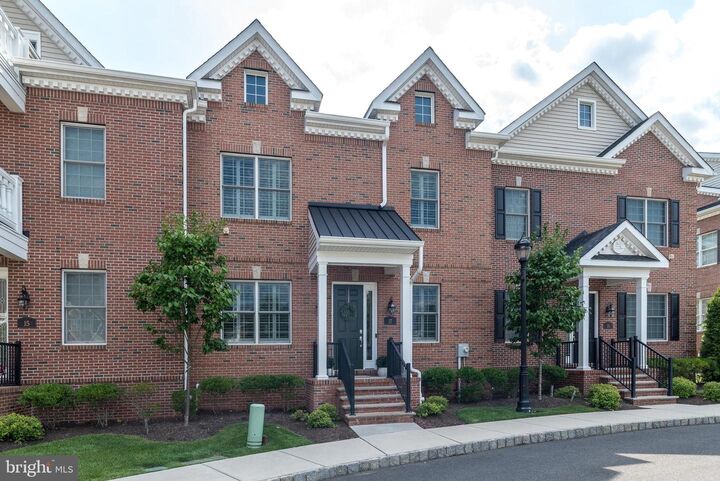 Property Photo:  17 Creekview Lane  PA 19067 