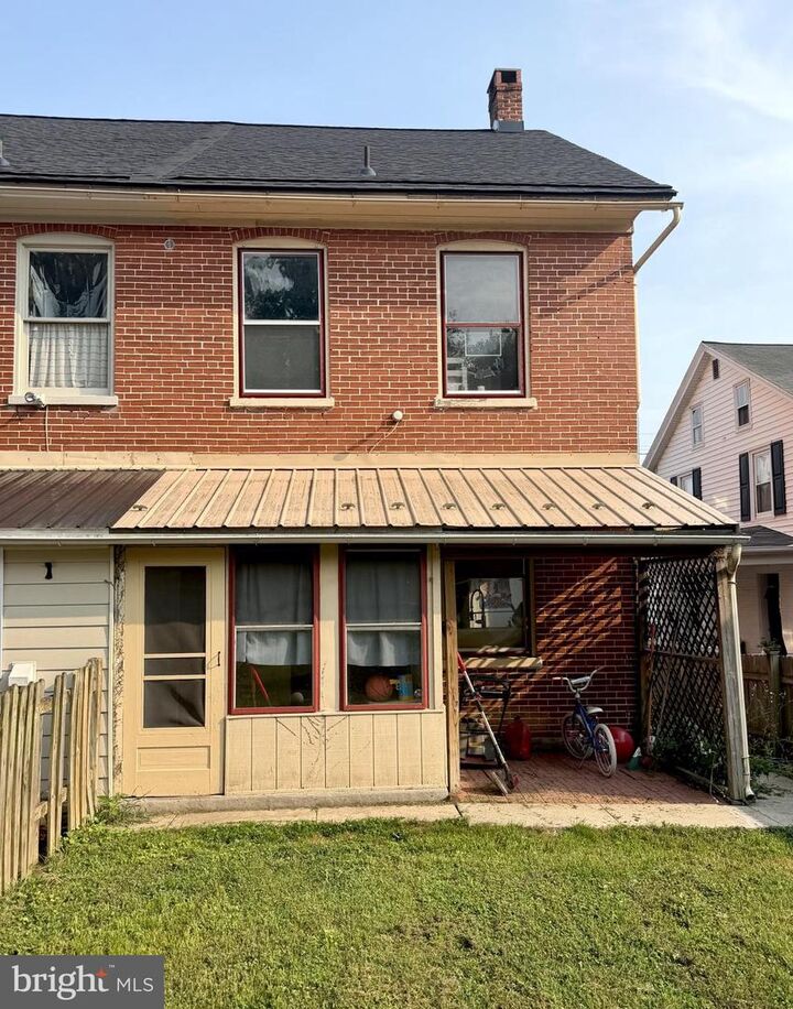 Property Photo:  22 Miller Street  PA 17579 