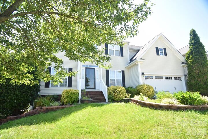 Property Photo: 6629 Pattonsburg Drive NC 28213