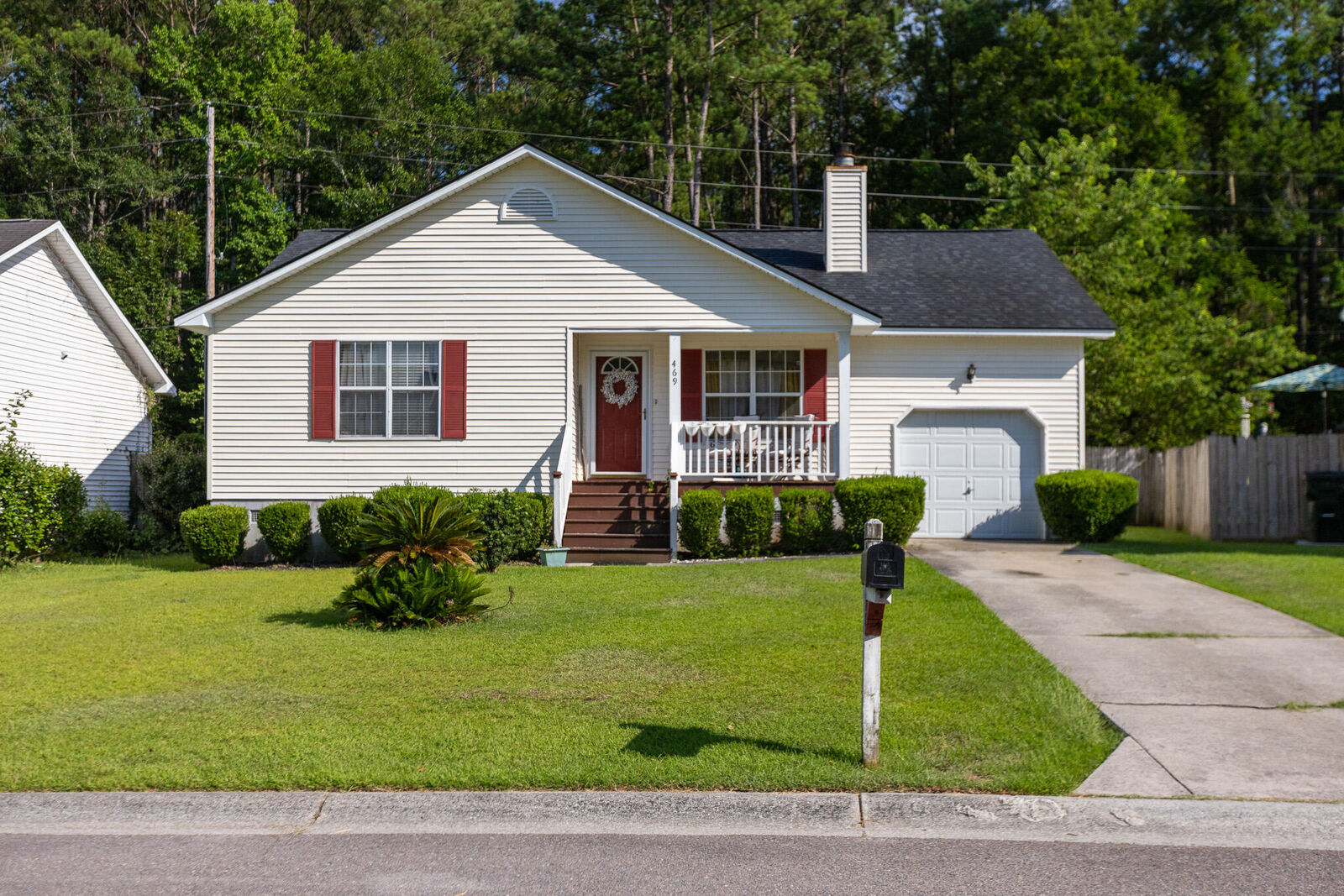 Property Photo:  469 Courtland Drive  SC 29486 