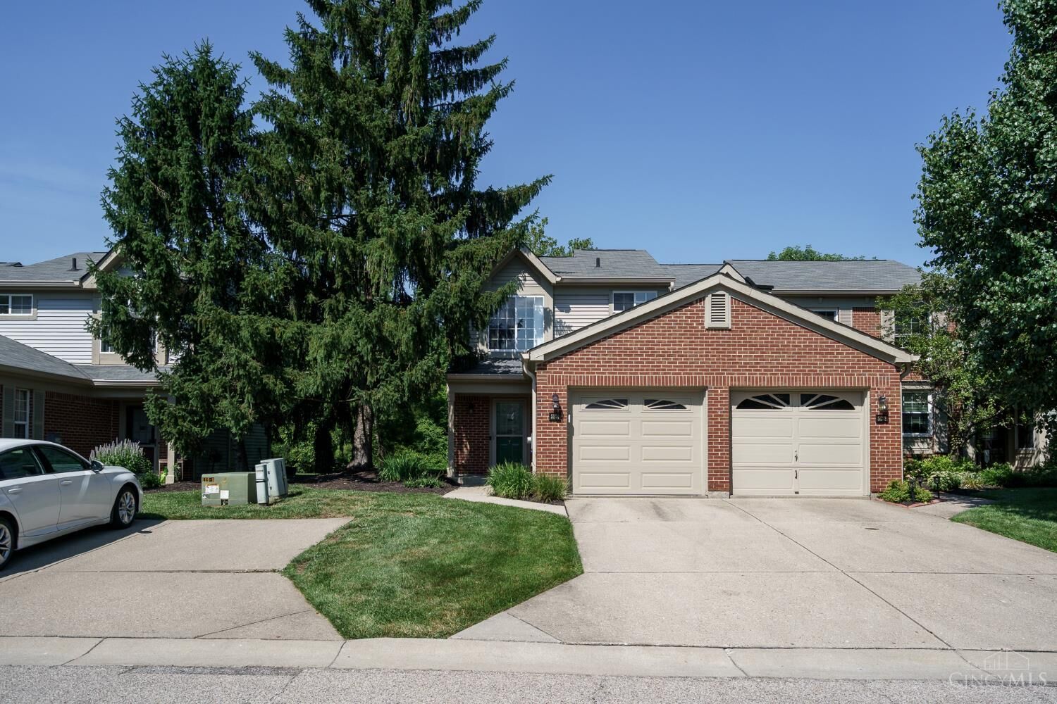 Property Photo: 5574 Regimental Pl OH 45239
