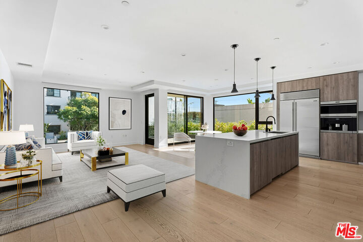 Property Photo:  725 N Croft Ave, Unit 103  CA 90069 