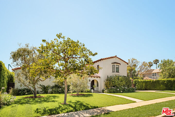 Property Photo:  647 Toyopa Dr  CA 90272 