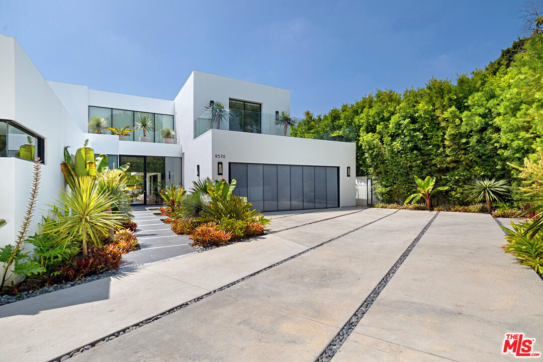 Property Photo:  9570 Sunset Blvd  CA 90210 