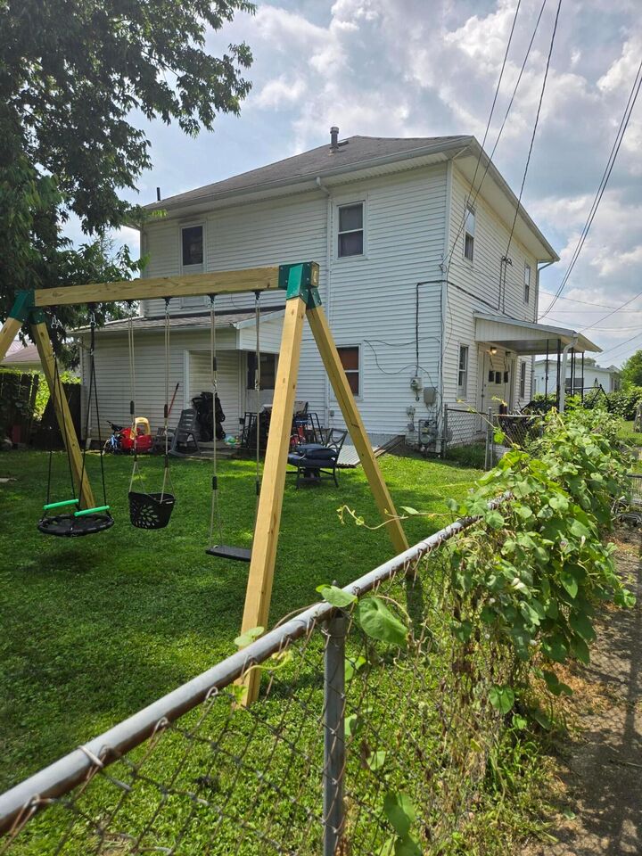 Property Photo: 351-353 Barclay Street OH 43055