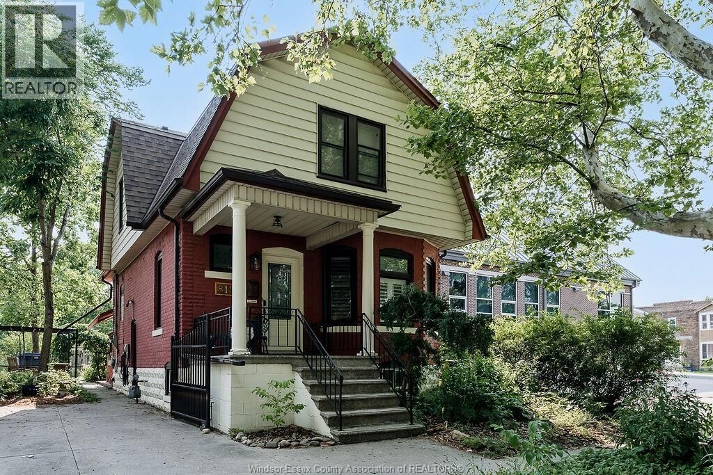 Property Photo:  819 Windermere  ON N8Y 3E3 