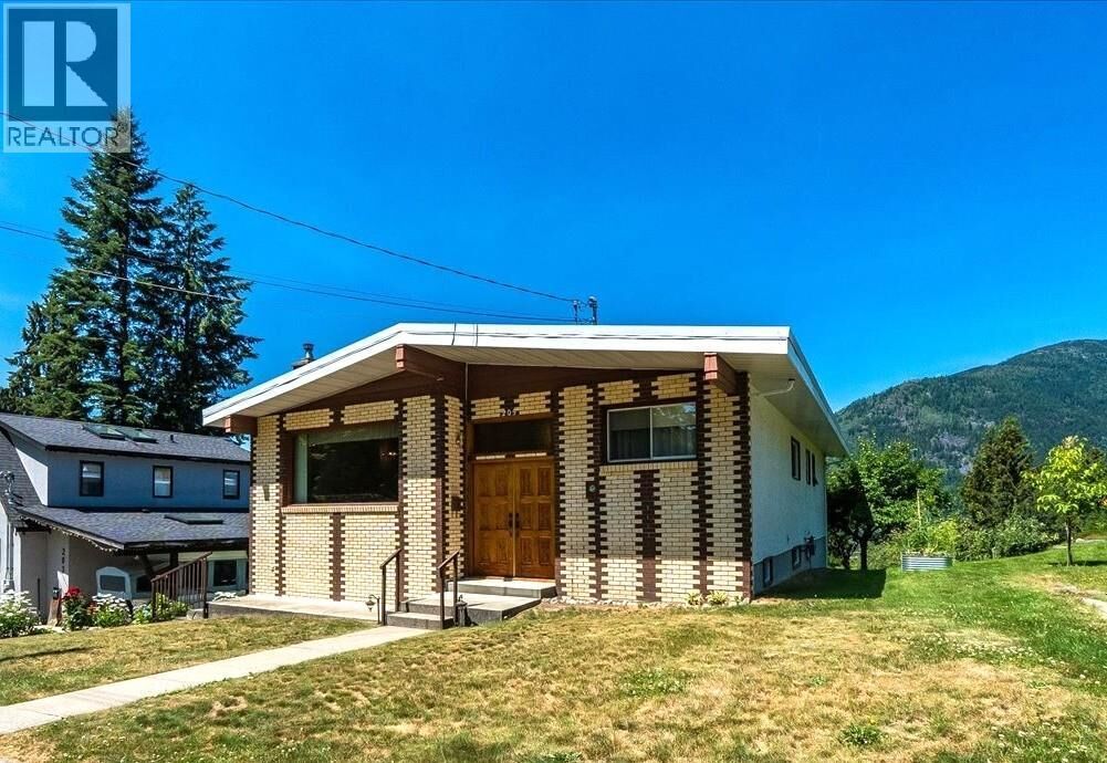 Property Photo: 205 Innes Street BC V1L 5E4