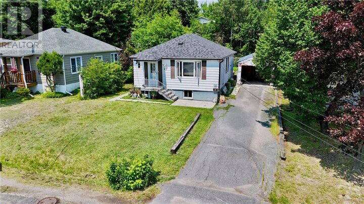 Property Photo:  22 Wagner Street  ON P3E 2P5 