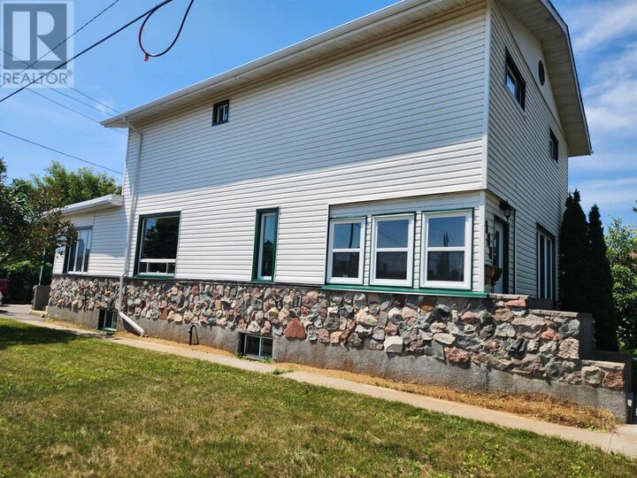 Property Photo: 900 Mary St W ON P7E 4M1