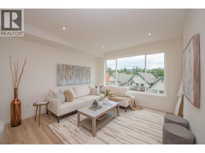Photo de la propriété:  3602 Pleasant Valley Road 6  BC V1T 4L6 