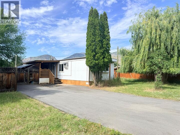 Property Photo:  829 64 Avenue  BC V0H 1H4 