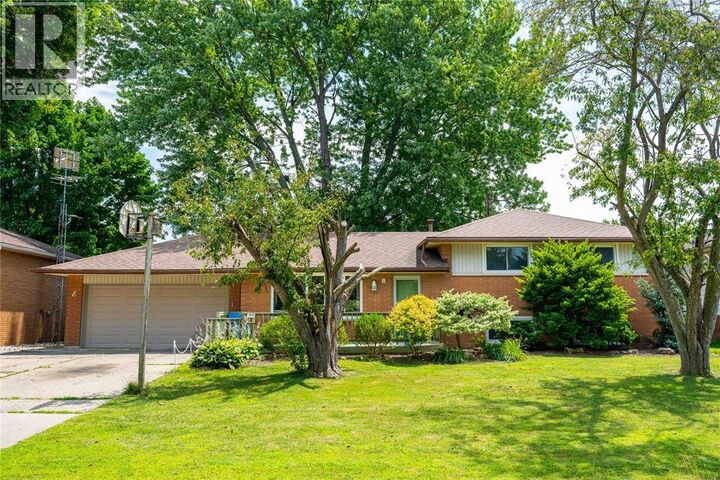 8 Parry Drive — photo 1