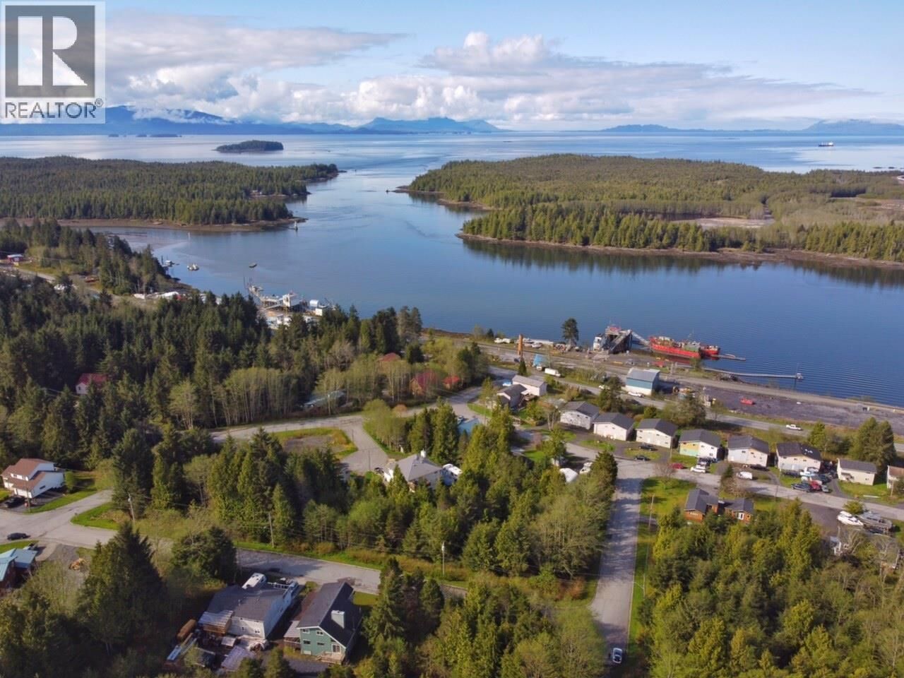 Property Photo:  908 Jubilee Drive  BC V0V 1G0 