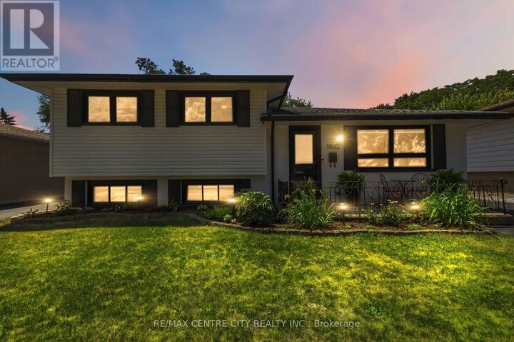 Property Photo:  1082 Chippewa Drive  ON N5V 2T7 
